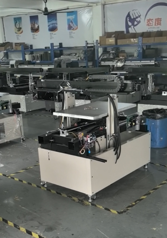 UV平板打印机生产车间